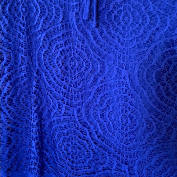 Blue tank top with lace pattern overlay. - Picture 3 of 3